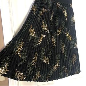 ⭐️ LuLaRoe Pleated Black Metallic GOLD LEAVES Elegant Jill Skirt Size: EXTRA SM